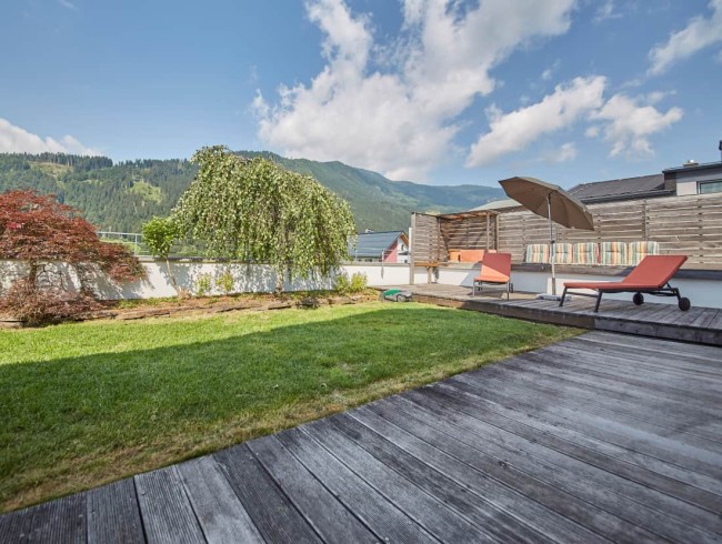 Ausblick von der sommerlichen Terrasse des Penthouse Holleis